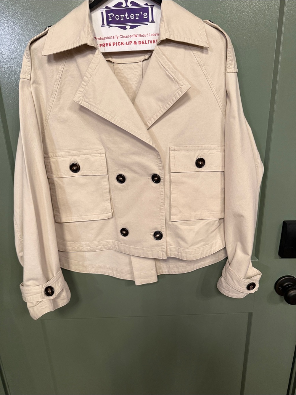 eesome Cream Double-Breasted Cropped Trench Coat